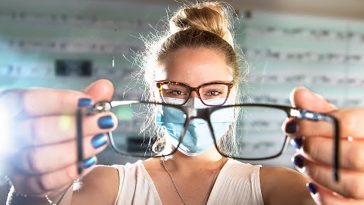 Maske Takarken Gözlüklerin Buğulanması Nasıl Önlenir